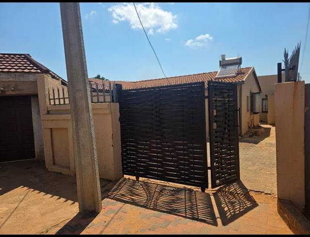 2 BEDROOM HOUSE FOR SALE IN LEHAE